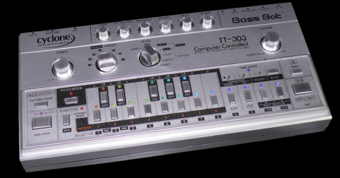 bass-bot-tt-303-synthesizer